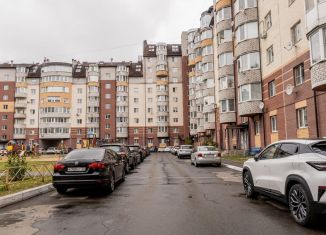 Продам 4-комнатную квартиру, 141.3 м2, Череповец, улица Раахе, 4