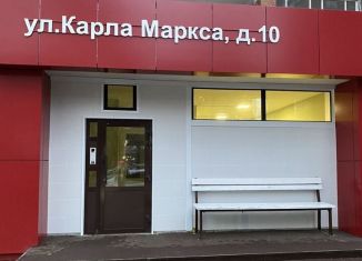 Продам 1-ком. квартиру, 50 м2, Глазов, улица Карла Маркса, 10