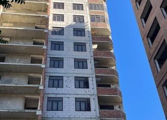 Продаю 3-ком. квартиру, 97.2 м2, Махачкала, улица Генерала Омарова, 1, Советский район