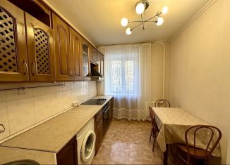 Сдам 4-ком. квартиру, 83 м2, Тюмень, улица Кузнецова, 16