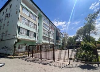 Сдаю 3-ком. квартиру, 80 м2, Дагестан, проспект Гамидова, 10