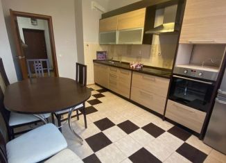 Сдается 2-ком. квартира, 70 м2, Казань, улица Фатыха Амирхана, ЖК Каскад