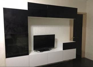 Сдаю в аренду двухкомнатную квартиру, 53 м2, Псков, Народная улица, 57