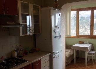 Сдается трехкомнатная квартира, 80 м2, Ялта, переулок Карла Либкнехта, 1