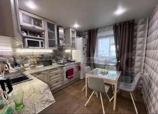 Продается трехкомнатная квартира, 80 м2, Калуга, улица Суворова, 160