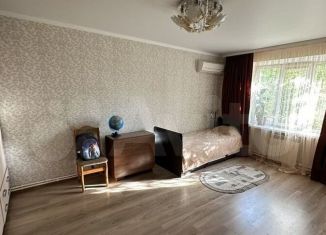 Продается трехкомнатная квартира, 66 м2, Шахты, Земледельческая улица, 65