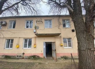 Продам 2-ком. квартиру, 42 м2, Городовиковск, Садовая улица, 5