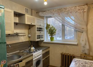 Сдам в аренду 2-комнатную квартиру, 46 м2, Чебаркуль, улица Каширина, 30