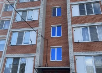 Продажа 2-ком. квартиры, 47 м2, Адыгея, улица Перова, 83/2Б