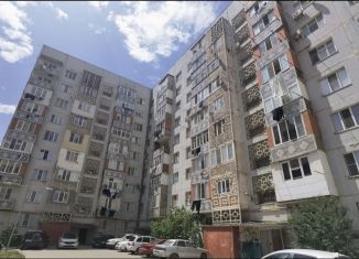 Сдается 3-комнатная квартира, 67 м2, Махачкала, улица Каримова, 15А