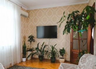 Продам 3-комнатную квартиру, 90 м2, Дагестан, улица Коркмасова, 16