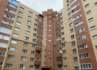 Продается 2-комнатная квартира, 67 м2, Псковская область, улица Труда, 60