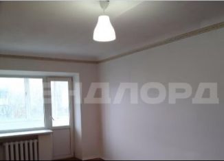 Продам 2-ком. квартиру, 44 м2, Новочеркасск, Привокзальная улица, 4