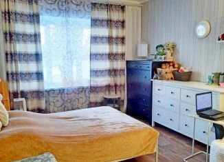 Продаю 3-ком. квартиру, 75 м2, Новочеркасск, улица Крылова, 35