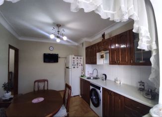 Продается трехкомнатная квартира, 80 м2, Нальчик, улица Тарчокова, 58