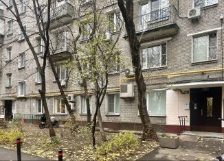 Продажа трехкомнатной квартиры, 56 м2, Москва, 3-я Фрунзенская улица, 13, метро Спортивная