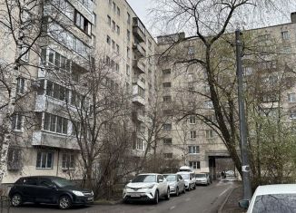 Продам трехкомнатную квартиру, 75 м2, Санкт-Петербург, улица Дыбенко, 12к1Д, метро Улица Дыбенко