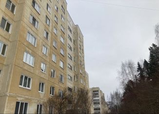 Продаю 2-ком. квартиру, 53 м2, Новоуральск, Промышленная улица, 2