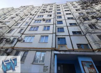 Продам трехкомнатную квартиру, 65 м2, Волжский, улица имени Генерала Карбышева, 125