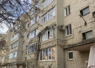 Продажа 2-ком. квартиры, 55 м2, Ставропольский край, улица Мира, 159