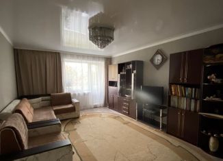 Продается трехкомнатная квартира, 72 м2, Семикаракорск, улица А.А. Араканцева, 16Г