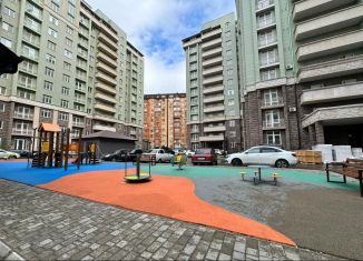 Продается 3-ком. квартира, 138 м2, Махачкала, улица Титова, 144к3, ЖК Родные Просторы