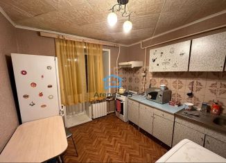 Сдается 2-ком. квартира, 48 м2, Курган, Комсомольская улица, 87
