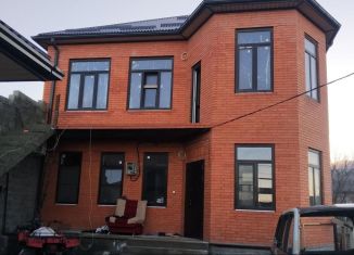 Продаю дом, 240 м2, посёлок городского типа Ленинкент, улица Нураматова