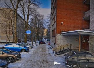 Продается 2-комнатная квартира, 46.5 м2, Санкт-Петербург, проспект Большевиков, 63к1, метро Ломоносовская