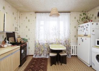 Продаю 2-комнатную квартиру, 70 м2, Омск, Молодогвардейская улица, 43