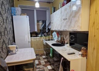 Продаю 3-комнатную квартиру, 48 м2, Новокузнецк, улица Кирова, 8