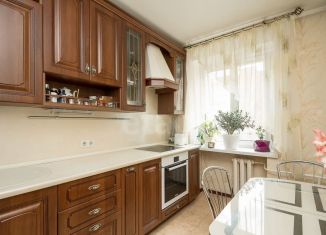 Продам 2-ком. квартиру, 51 м2, Тюмень, Полевая улица, 27к1