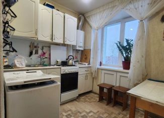 Продам двухкомнатную квартиру, 41 м2, Азнакаево, улица Султангалиева, 22