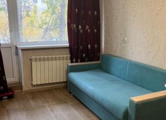 Продаю 1-ком. квартиру, 33 м2, Волгоград, улица Кирова, 125