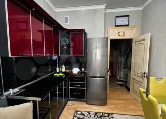 Продается двухкомнатная квартира, 65 м2, Махачкала, улица Юсупа Акаева, 25