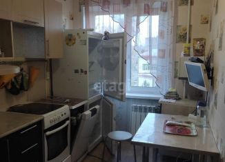 Аренда трехкомнатной квартиры, 70 м2, Тобольск, 6-й микрорайон, 17А