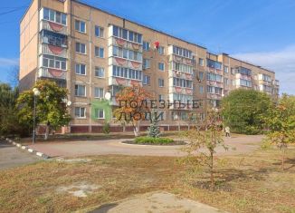 Продаю 4-ком. квартиру, 71 м2, Белгородская область, улица Кирова, 3