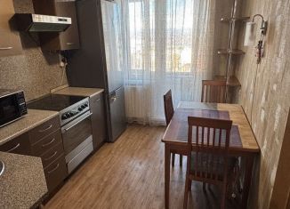 Продаю 4-ком. квартиру, 75 м2, Петропавловск-Камчатский, улица Автомобилистов