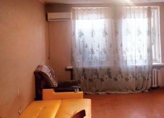 Продам 1-ком. квартиру, 42 м2, Каменск-Шахтинский, Дорожная улица, 9