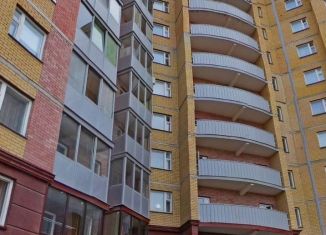 Продается двухкомнатная квартира, 60 м2, Псков, улица Кузбасской Дивизии, 12