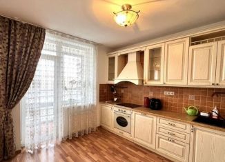 Сдам 3-комнатную квартиру, 80 м2, Екатеринбург, Уральская улица, 75