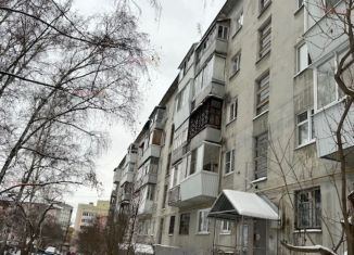 Продам 2-ком. квартиру, 44 м2, Екатеринбург, метро Площадь 1905 года, улица Пальмиро Тольятти, 24А