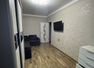 Аренда 2-ком. квартиры, 58 м2, Армавир, улица Матвеева, 40