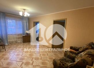 Продам 4-комнатную квартиру, 60 м2, Новосибирск, улица Петухова, 98, метро Площадь Маркса