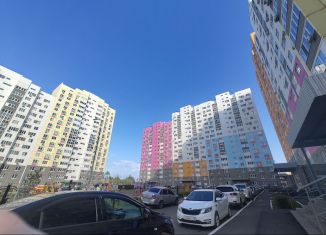 Продаю 2-ком. квартиру, 50 м2, Оренбург, улица Братьев Хусаиновых, 4, Ленинский район