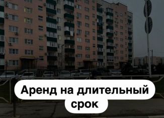 Сдам в аренду 2-комнатную квартиру, 70 м2, посёлок городского типа Яблоновский, Солнечная улица, 55к17